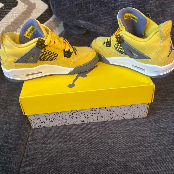 Youth size shoes - Picture 2 of 6